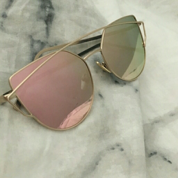 LAST ONE"Star Struck"🌟 Rose Gold aviator Glasses - Picture 3 of 4